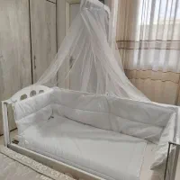 تخت کنار مادر