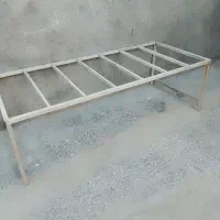 تخت اهنی