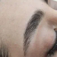 استخدام دستیار مسلط به اصلاح ابرو وکس و اپیلاسیون