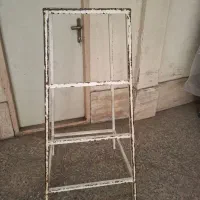 چهارپایه آهنی