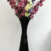 گلدان و گل مصنوعی