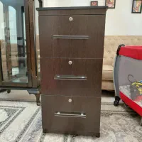 فایل سه کشو قفل دار و ویترین کاملا نو و سالم