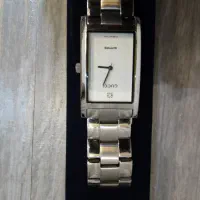 دو عدد ساعت قدیمی، سکه های قدیمی‌