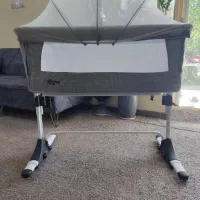 تخت وگهواره کنار مادر