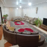 ویلایی-درب-از-ساختمان-نوساز