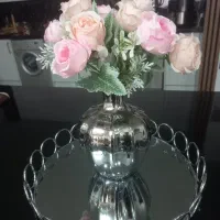 سینی و گلدان با گل