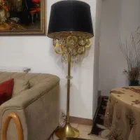 آباژور ایستاده