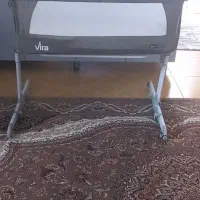 تخت کنار مادر