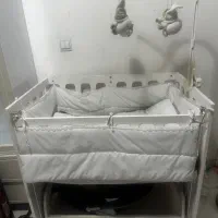 تخت کنار مادر