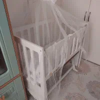 تخت نوزاد کنار مادر گهواره ای