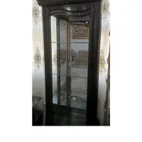 ویترین چوبی جنس چوب راش محکم به علت کم بودجامیفروش