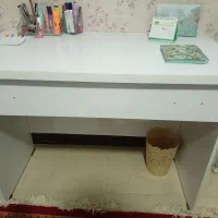 میز تحریر و کتابخانه سالم سالم