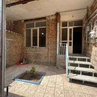 حیاط دربستی 120 متر عباسی