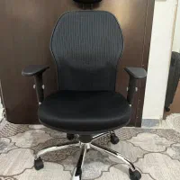 صندلی اداری ارگونومیک راحتیران در حد نو