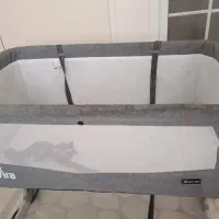 تخت کنار مادر