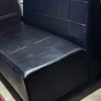 مبل راحتی سه نفره چرم مشکی