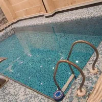 اسیدشویی استخر
