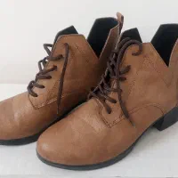 تعدادی کفش نو ورق بزنید