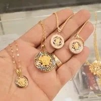 تنوع پلاک ورساچ زنانه در گالری فرهاد