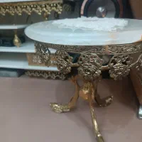 سه تا میز عسل یک عدد میز و ساعت ایستاده برنز