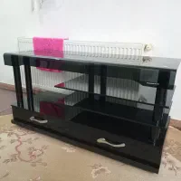 میز تلویزیون شیشه ای در حد نو