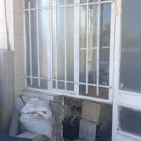 ۲عدد پنجره و ۱عدد در سالم جنس خوب محکم