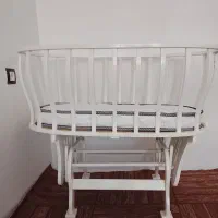 یک عدد گهواره تمیز که تخت هم میشه