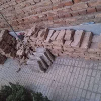 تعدادی آجر کارکرده