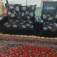 مبل راحتی سالم وتمیزباعسلی بزرگ