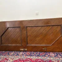 در ورودی چوبی با کوبه و چشمی