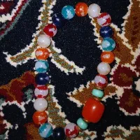 گوشواره و انواع چیزای که در عکس مشاهده میکنید