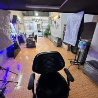 استخدام یک آرایشگر ماهر و یک وردست
