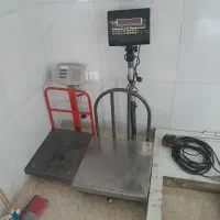 باسکول یک دونه ۳۰۰کیلوی و دونه کوچک ۵۰کیلوی