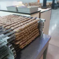 خمیر کوبیده و برگر گوشت