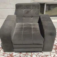 دوعدد مبل تکی و یک مبل دو نفره در حد اکبند