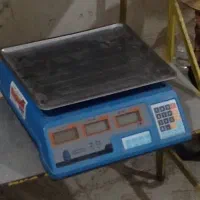 ترازو کلا شیش ماه کار کرده مخصوص دخانیات و سوپری