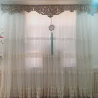 پرده‌ ۳ متری‌ همراه با کتیبه و مدال