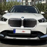 بی ام و ix1 2025
