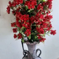 گل مصنوعی با گلدان بزرگ