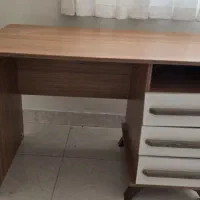 میز تحریر کاملا سالم