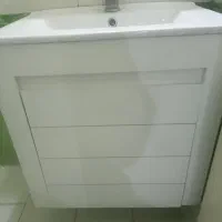 کابین‌به‌همراه‌رو‌شویی‌وشیر