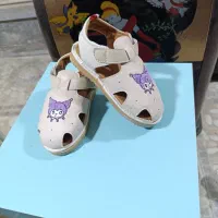 کفش بچگانه به علت جمع آوری مغازه