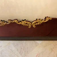 کتیبه زرشکی و طلایی