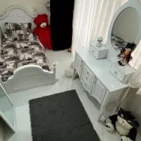 تخت و تشک و میز آرایشی