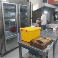 به کمک اشپز و ظرفشور نیازمندیم