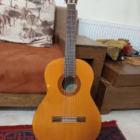 گیتارyamaha cm40