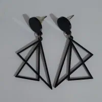 گوشواره هندسی مشکی مدرن
