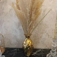 گلدان طلایی با گلهاش