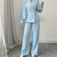 فیلمبردار و عکاس برای پوشاک زنانه