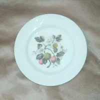 یه عدد بشقاب نوستالوژی قدیمی
